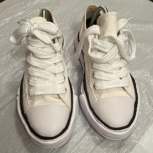 Maison Mihara Yashiro Hank Sneakers White Size 9.5